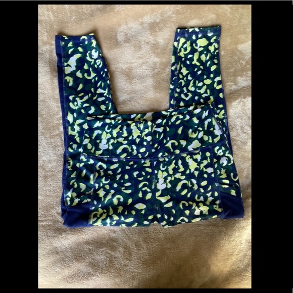 Medium Fabletics Mila Pocket Powerhold Neon Cheetah Capri Leggings - Picture 5 of 7